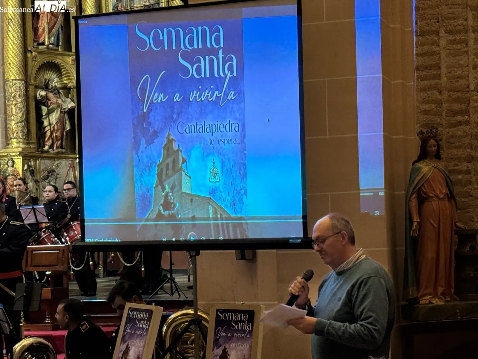 Foto 4 - M&uacute;sica y tradici&oacute;n en la esperada presentaci&oacute;n del cartel de la Semana Santa de Cantalapiedra