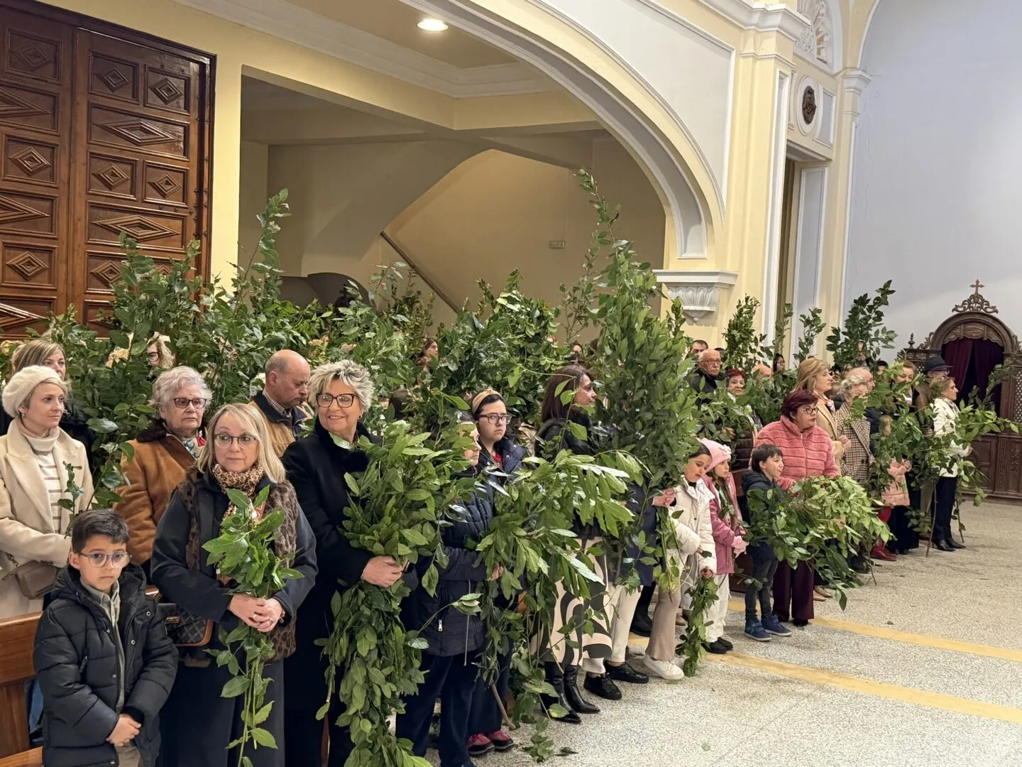 Foto 3 - Guijuelo da la bienvenida a la Semana Santa con la tradicional bendici&oacute;n de ramos