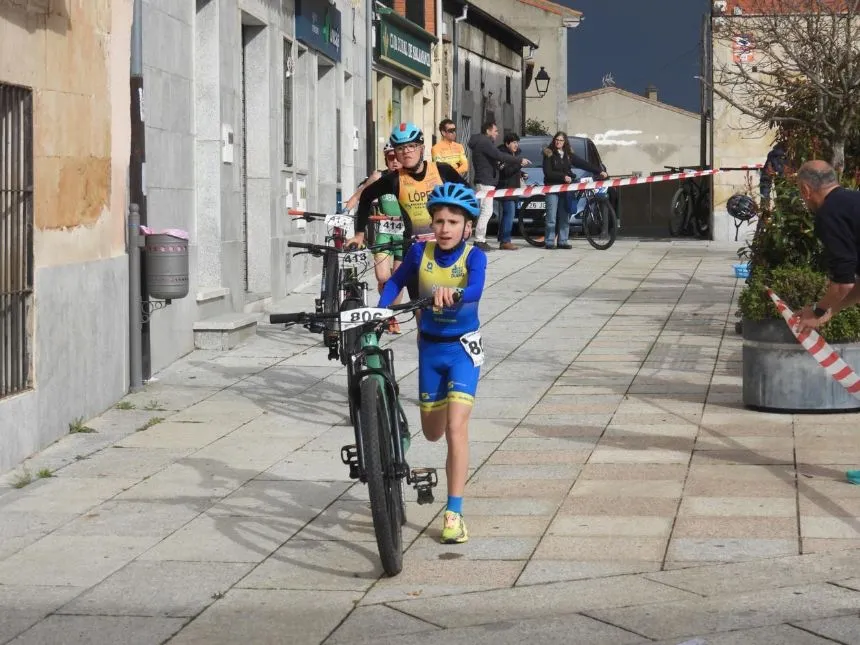 Foto 9 - FOTOS | Cantalpino corona a David Bartolom&eacute; Delanoe y Mar&iacute;a Pierna &Aacute;lvarez en su III Duatl&oacute;n Cross