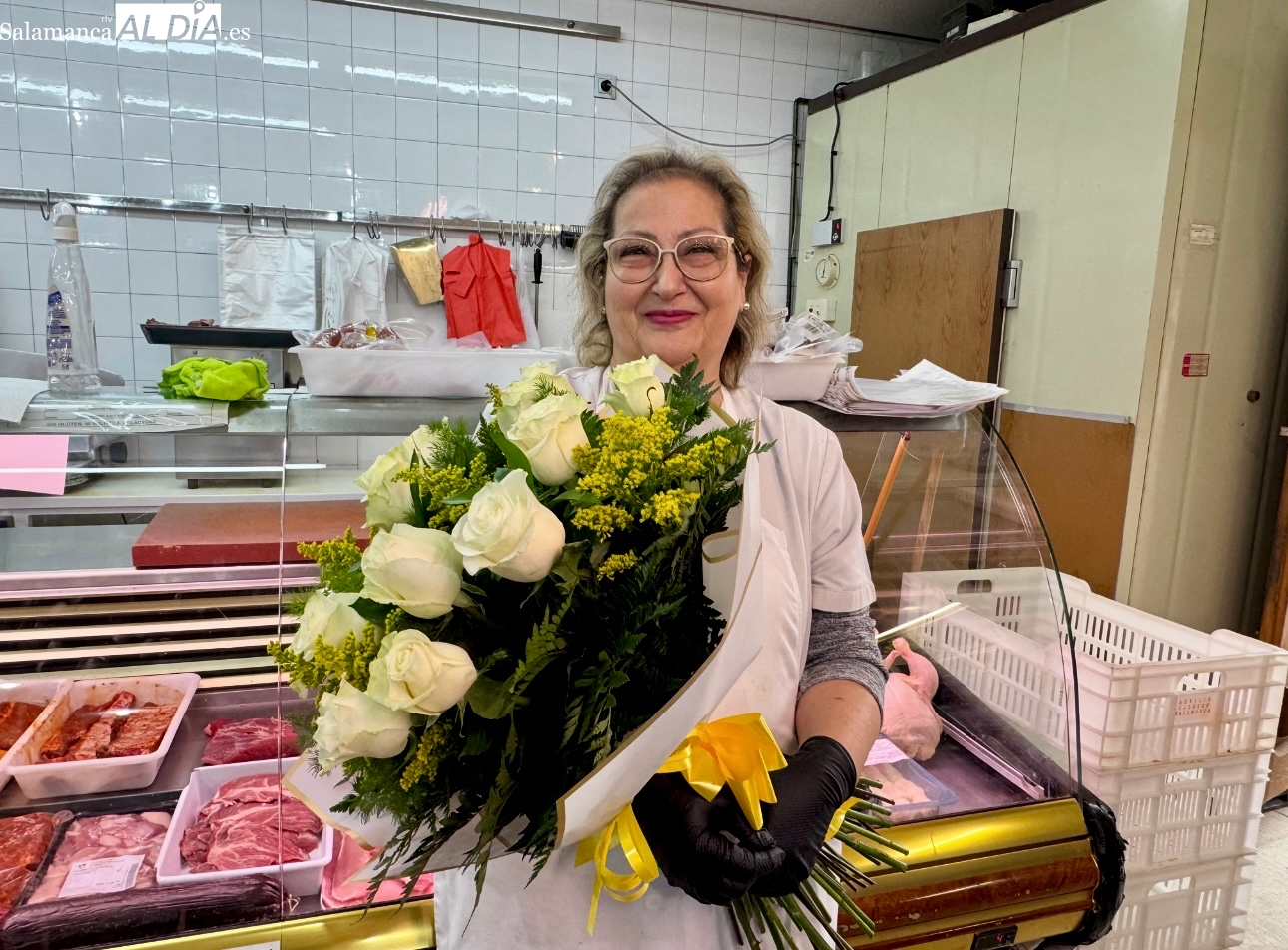 Ana María García cuelga el mandil como carnicera en Macotera tras 30 años de trabajo: me han dejado hacer y me han tratado superbién. Nunca lo olvidaré