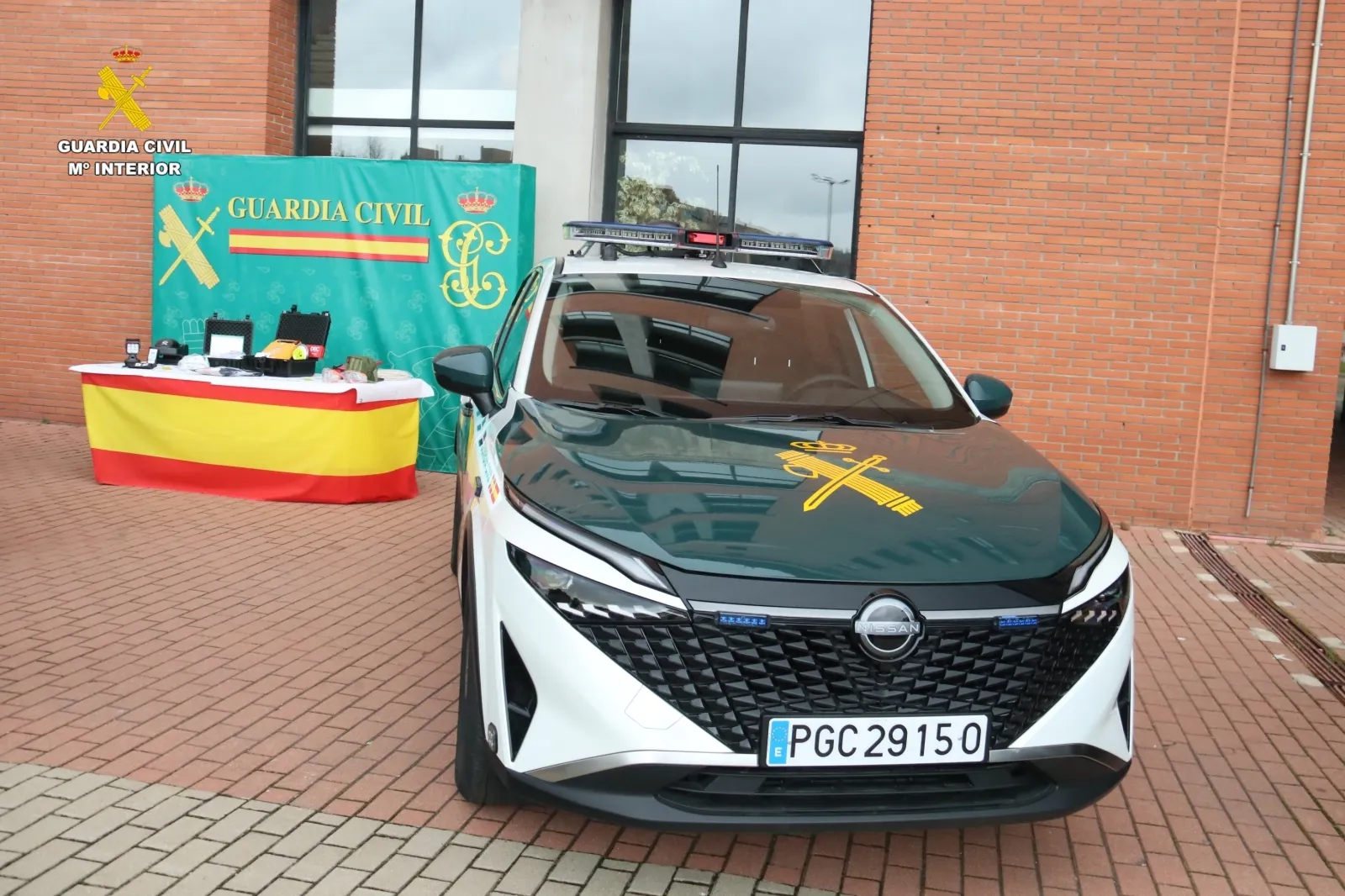 Foto 4 - La Guardia Civil de Salamanca incorpora diez veh&iacute;culos con desfibriladores para el medio rural