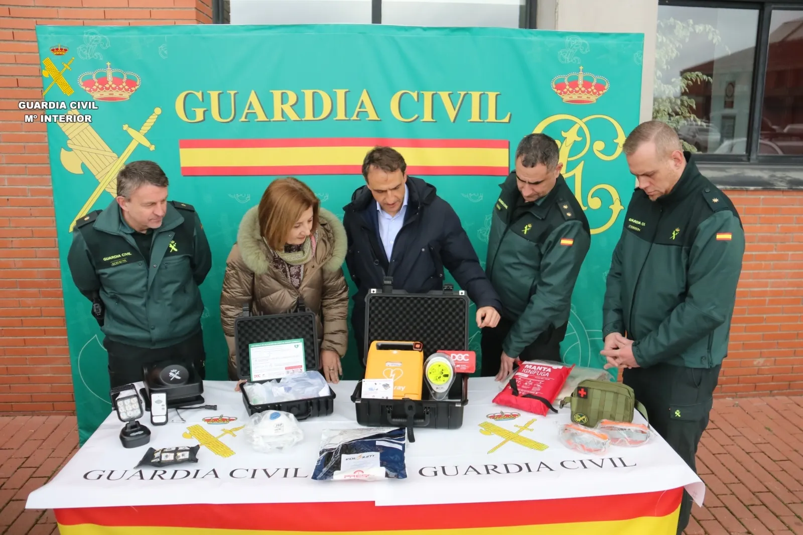 Foto 2 - La Guardia Civil de Salamanca incorpora diez veh&iacute;culos con desfibriladores para el medio rural