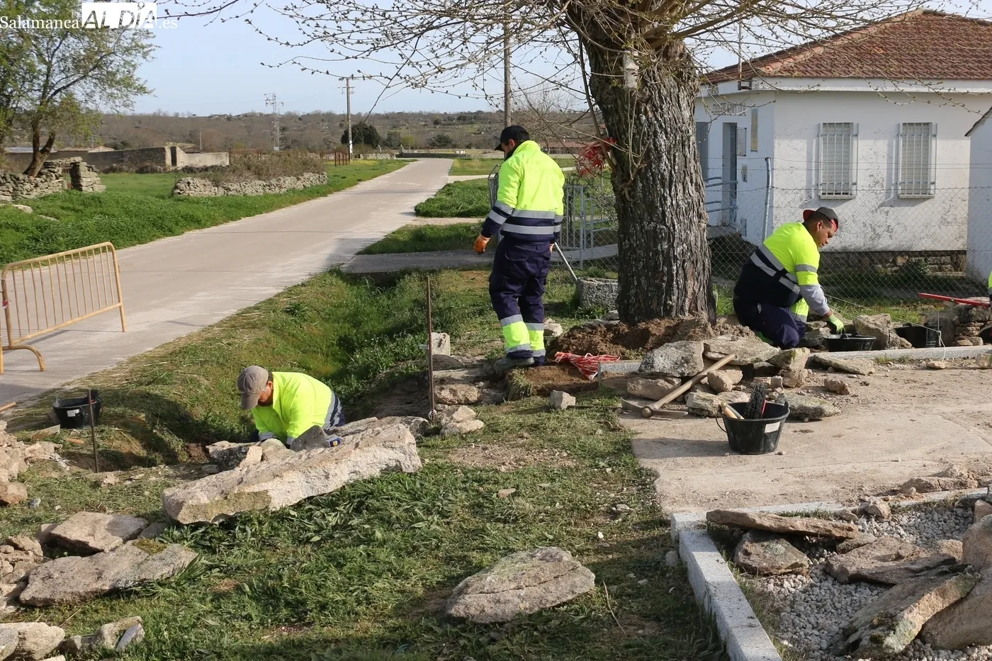 El taller lo forman ocho alumnos y dos formadores / CORRAL