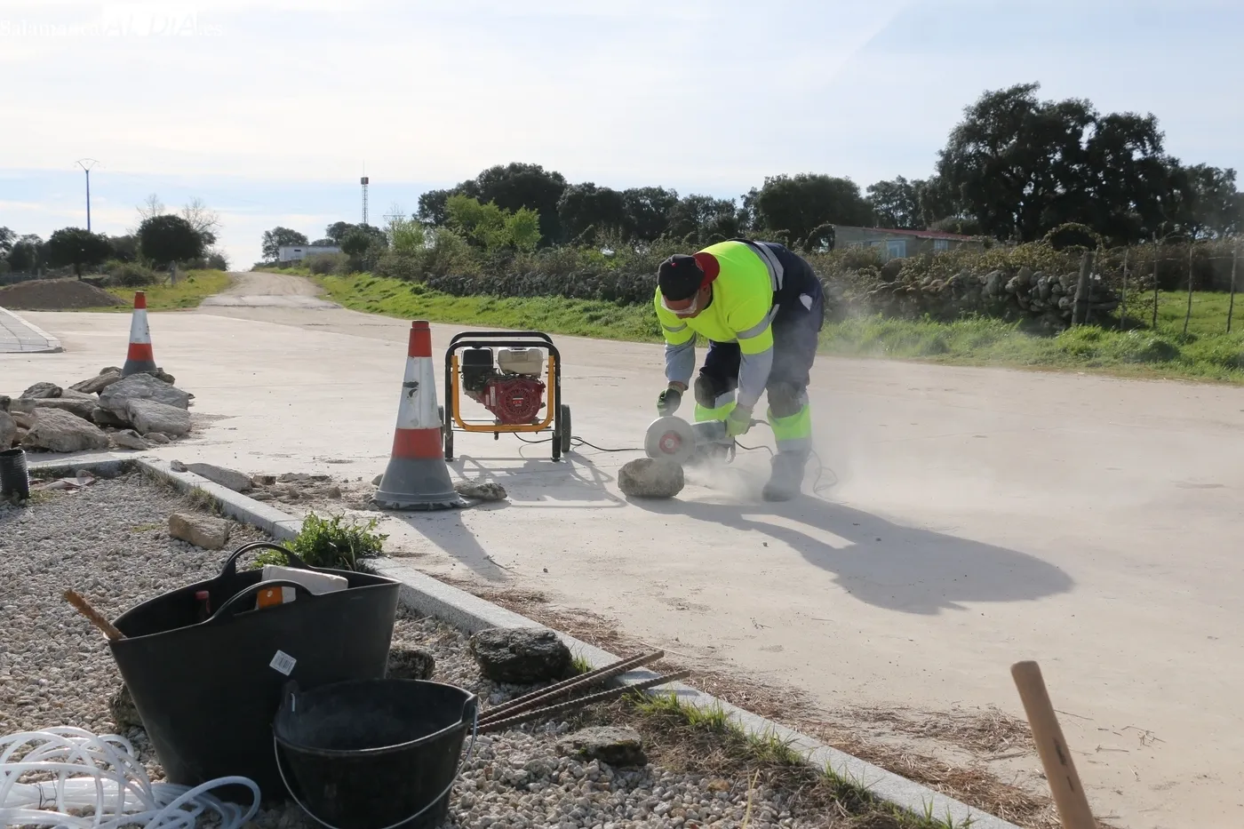 El taller lo forman ocho alumnos y dos formadores / CORRAL