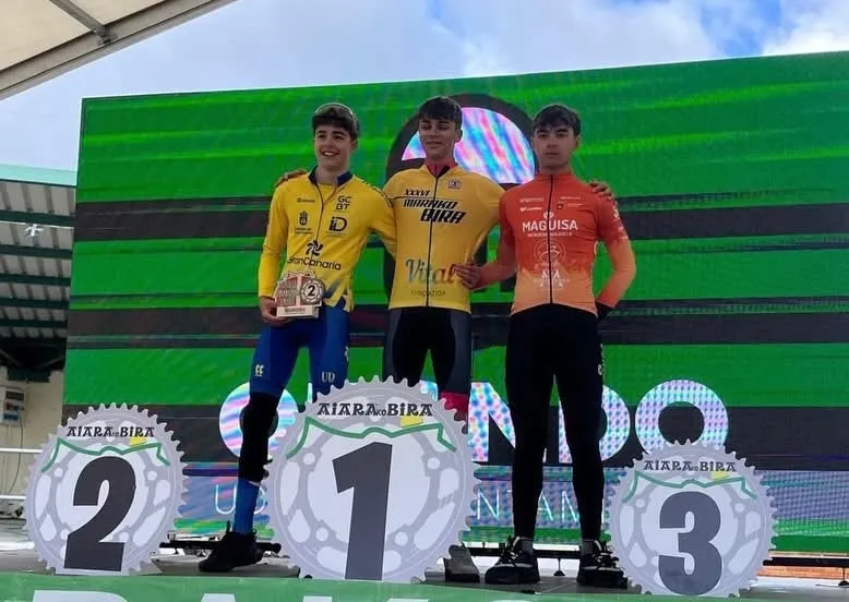 Foto 3 - El Maguisa Guijuelo brilla con el podio de Adri&aacute;n Lizano en la Vuelta a Sevilla junior