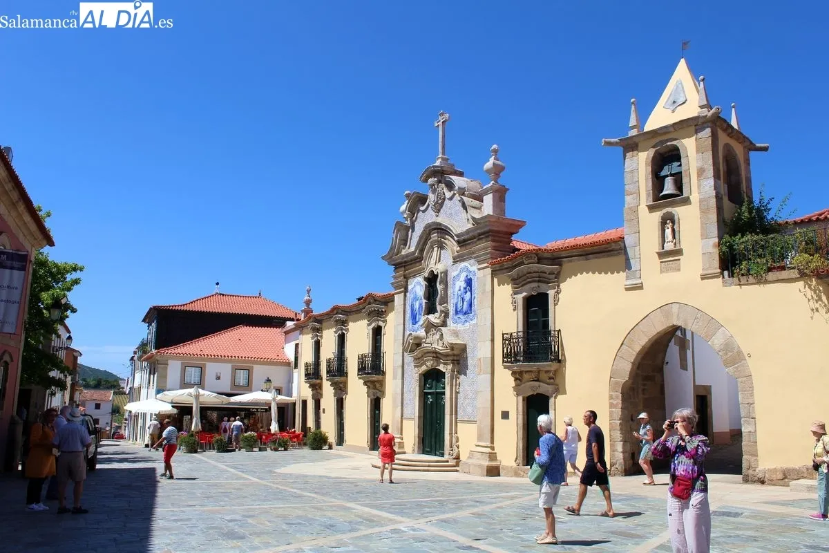 La Rua dos Gatos, en São João da Pesqueira (Douro, Portugal) | MARTÍN-GARAY