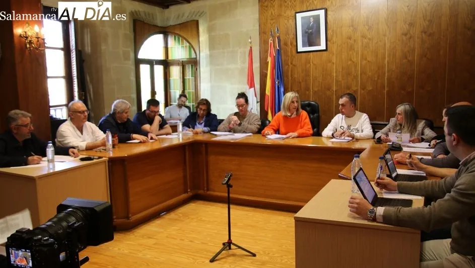 Foto 9 - El Ayuntamiento de Alba nombra Hijos Predilecto y Adoptivo a Manuel Jes&uacute;s Diego y Juli&aacute;n Moreiro
