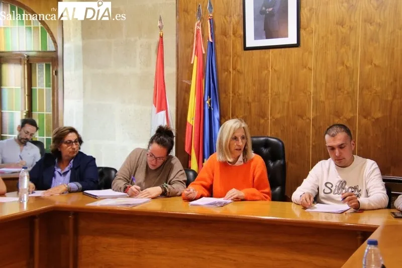 Foto 6 - El Ayuntamiento de Alba nombra Hijos Predilecto y Adoptivo a Manuel Jes&uacute;s Diego y Juli&aacute;n Moreiro