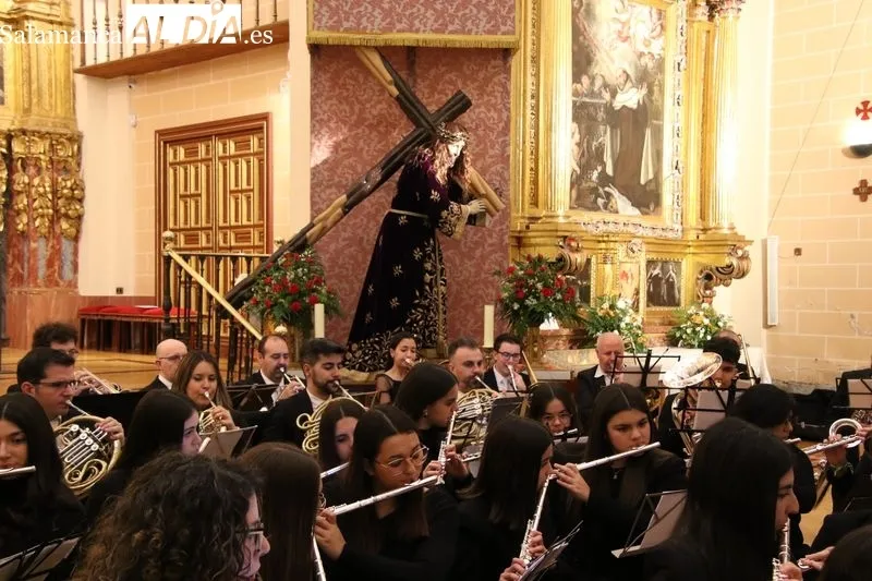 Foto 8 - La Banda de M&uacute;sica de Alba de Tormes brilla en su concierto de Semana Santa