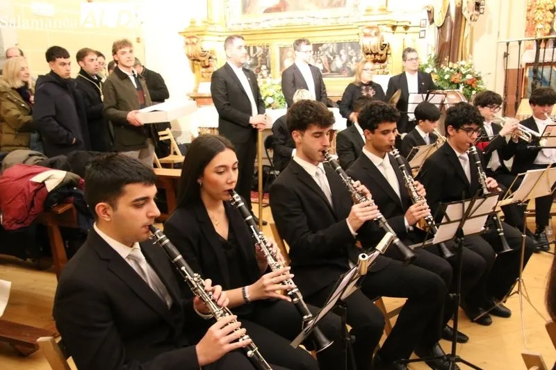 Foto 6 - La Banda de M&uacute;sica de Alba de Tormes brilla en su concierto de Semana Santa