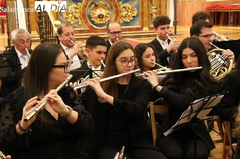 Foto 5 - La Banda de M&uacute;sica de Alba de Tormes brilla en su concierto de Semana Santa