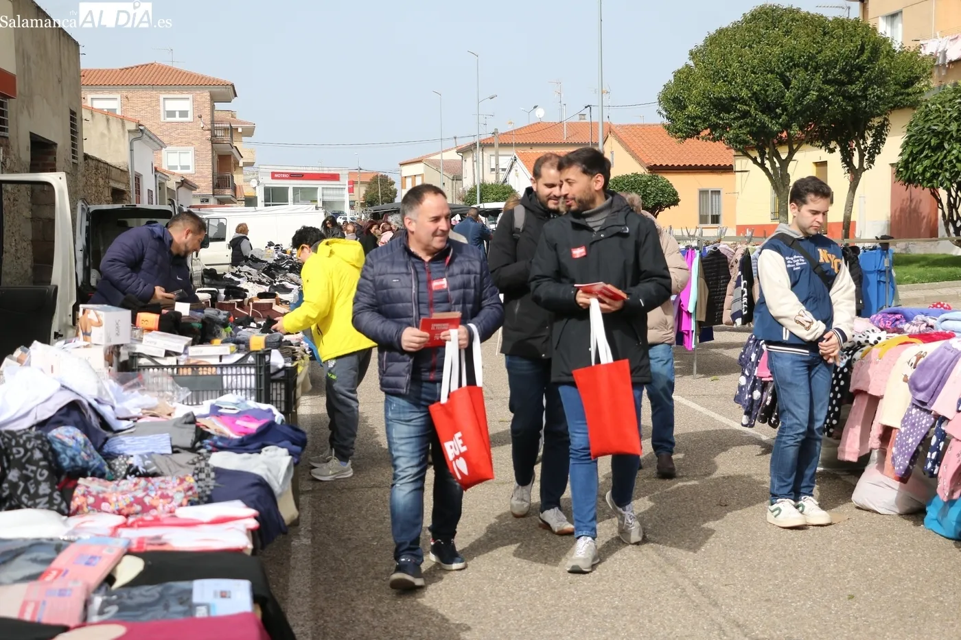 Caravana electoral del PSOE en Vitigudino este martes / CORRAL