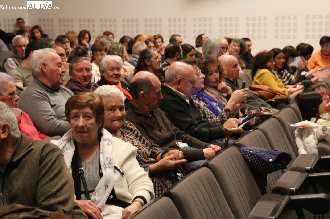 Interpretación de 'Los centros de Lorca' por Antagonista Teatro en Vitigudino / CORRAL 