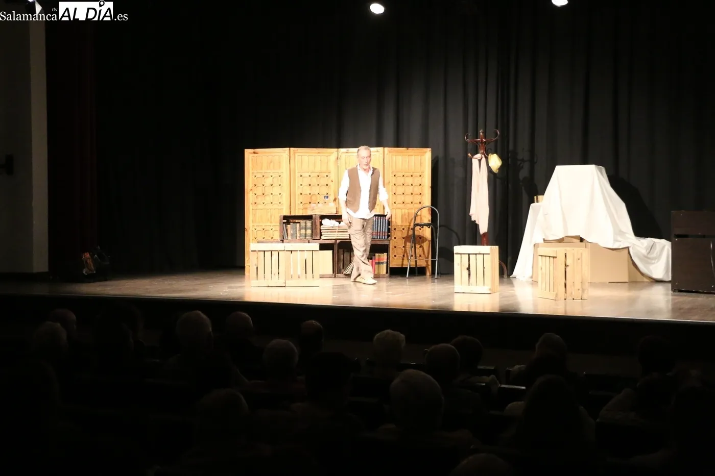 Interpretación de 'Los centros de Lorca' por Antagonista Teatro en Vitigudino / CORRAL 