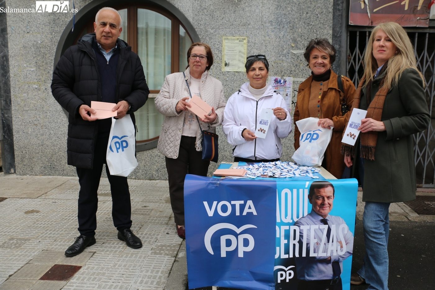 Lourdes Palos (PP) pide el voto en Vitigudino para el campo