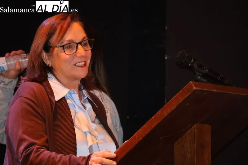 Foto 4 - Alba de Tormes reconoce la trayectoria de cinco mujeres en el acto central del 8M