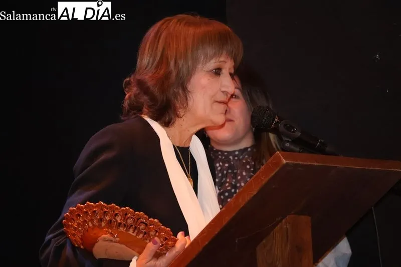 Foto 5 - Alba de Tormes reconoce la trayectoria de cinco mujeres en el acto central del 8M