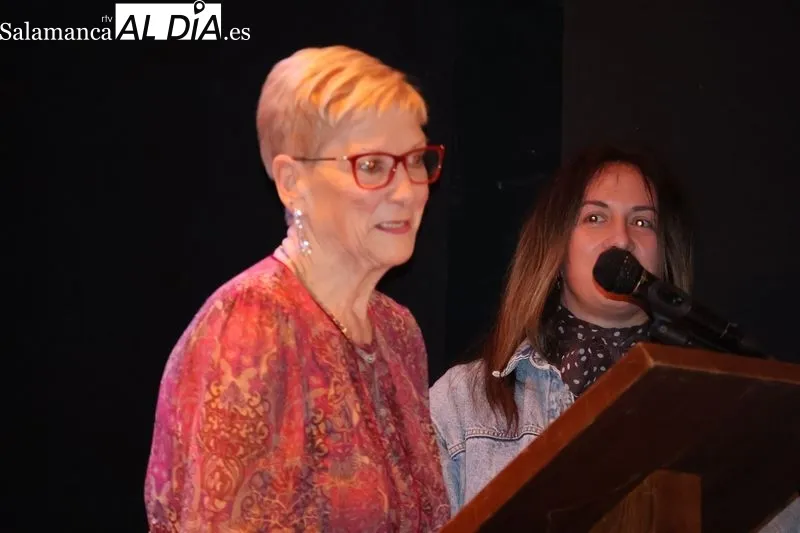 Foto 6 - Alba de Tormes reconoce la trayectoria de cinco mujeres en el acto central del 8M