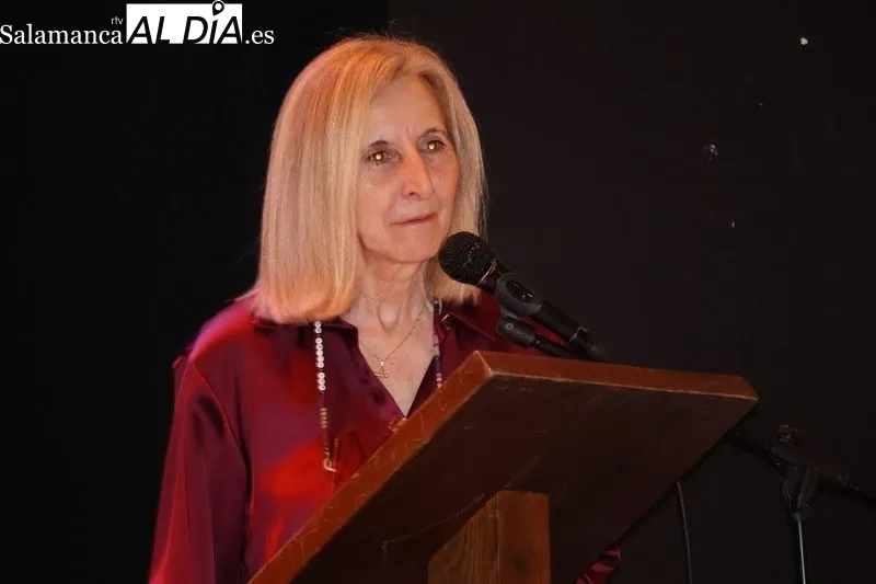 Foto 2 - Alba de Tormes reconoce la trayectoria de cinco mujeres en el acto central del 8M