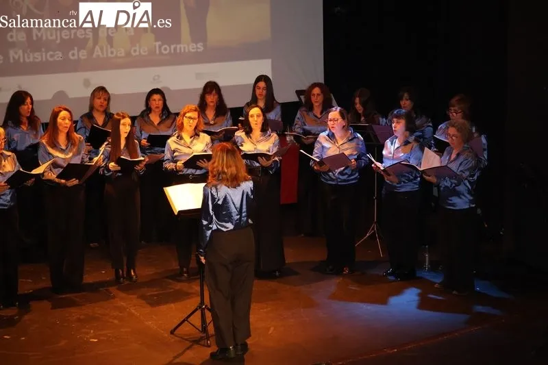 Foto 3 - El coro Kyria pone m&uacute;sica al acto central del 8M en Alba de Tormes con un repertorio dedicado a la mujer