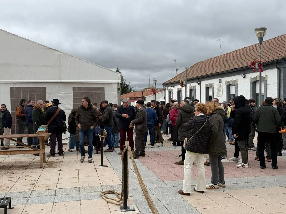 Foto 10 - Protecci&oacute;n Civil de Guijuelo recibe el nombramiento como Matancero de Honor en Campillo (Fotos)