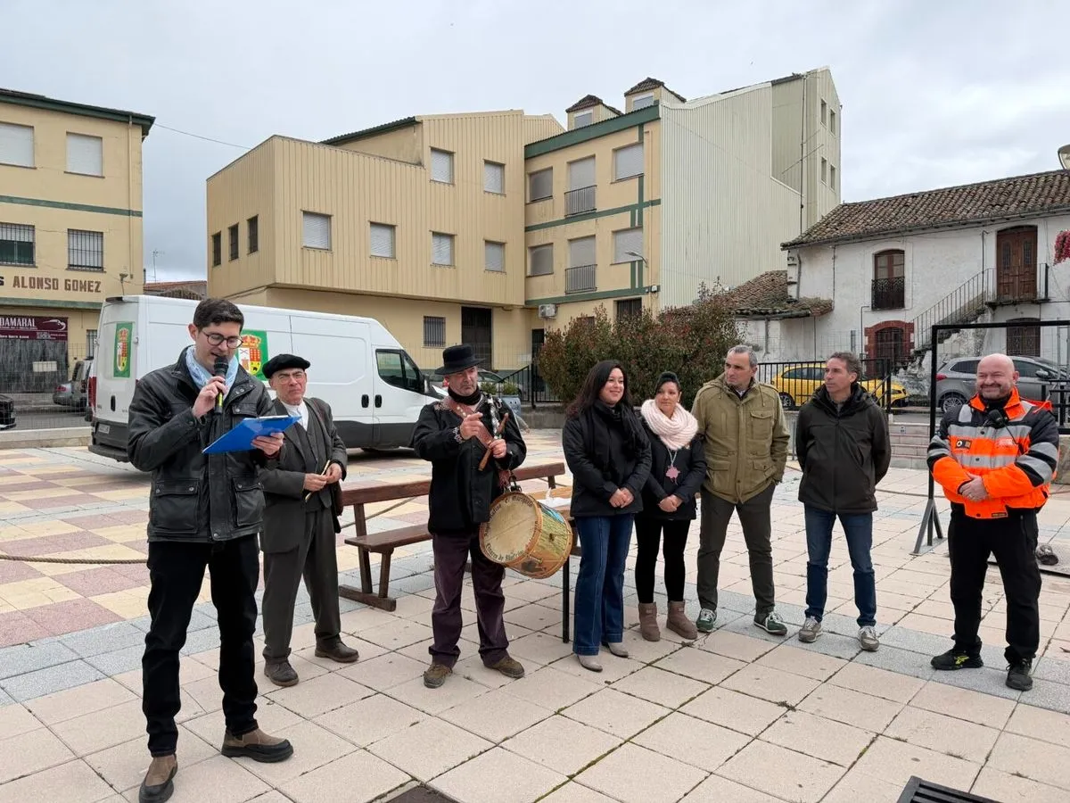 Foto 8 - Protecci&oacute;n Civil de Guijuelo recibe el nombramiento como Matancero de Honor en Campillo (Fotos)