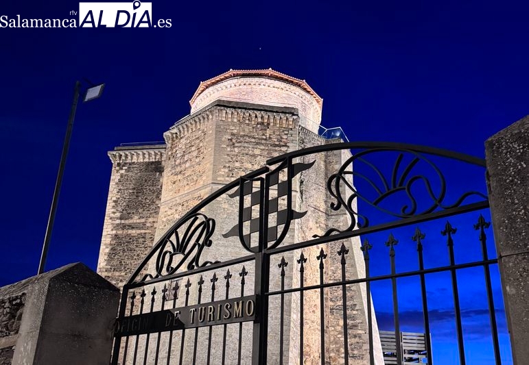 Alba de Tormes apaga sus monumentos en la Hora del Planeta