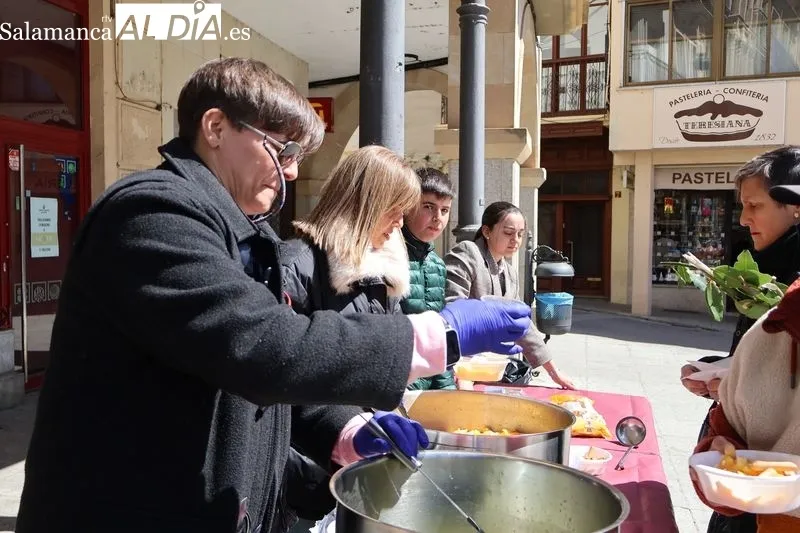 Foto 2 - La procesi&oacute;n de Ramos abre la Semana Santa en Alba de Tormes
