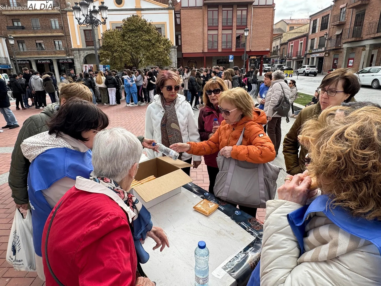 Foto 8 - Pe&ntilde;aranda responde con 1000 empanadas a la llamada solidaria de Manos Unidas