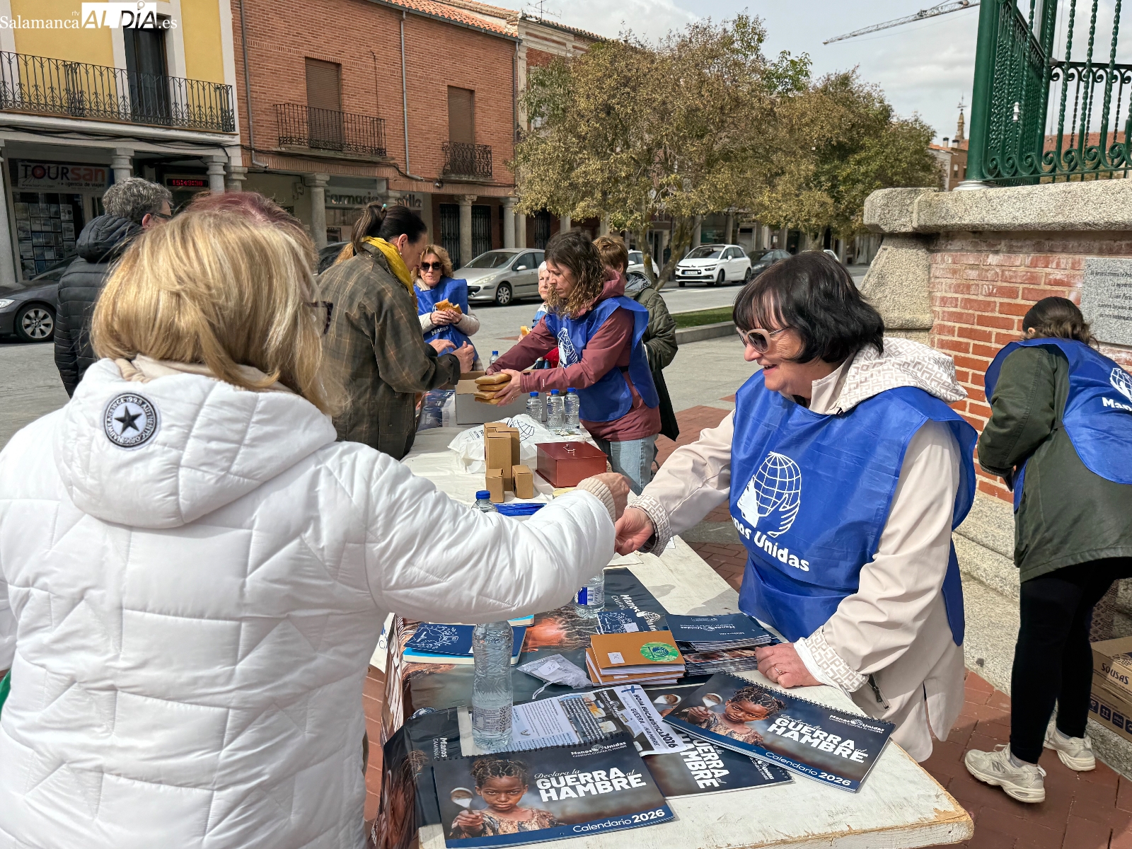 Peñaranda responde con 1000 empanadas a la llamada solidaria de Manos Unidas