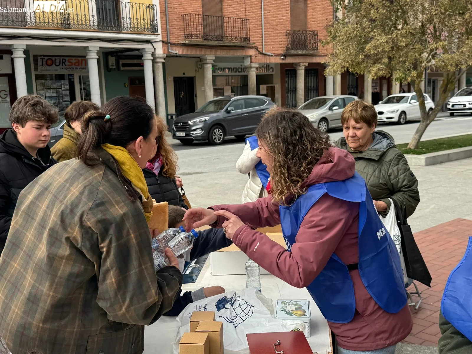 Foto 7 - Pe&ntilde;aranda responde con 1000 empanadas a la llamada solidaria de Manos Unidas