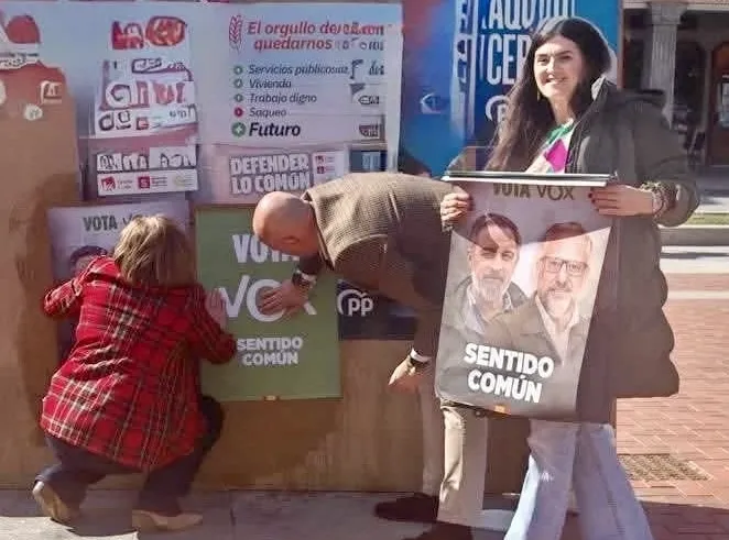 Foto 2 - Integrantes de la candidatura de VOX a las Cortes llega a Pe&ntilde;aranda para iniciar la campa&ntilde;a
