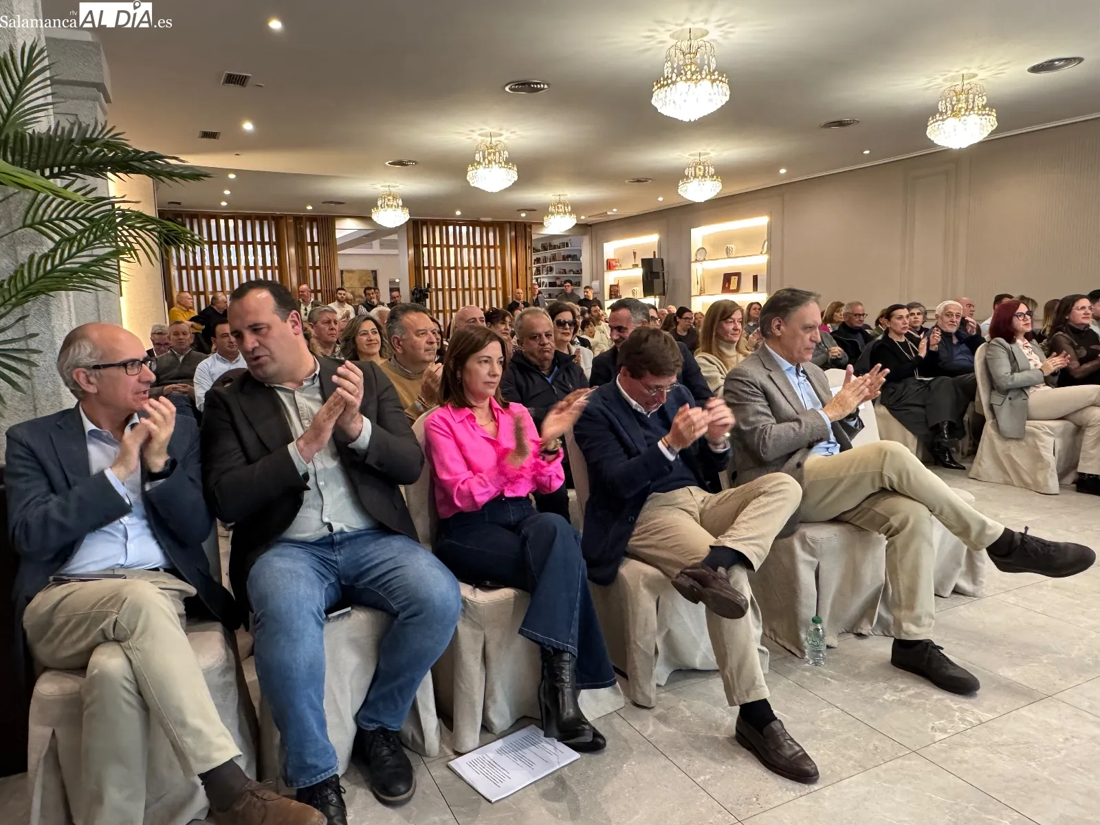 Foto 11 - &ldquo;Estamos con la gente y sus problemas&rdquo;: El PP cierra filas en Pe&ntilde;aranda junto a Mart&iacute;nez Almeida, reivindicando el "trabajo bien hecho" de Ma&ntilde;ueco
