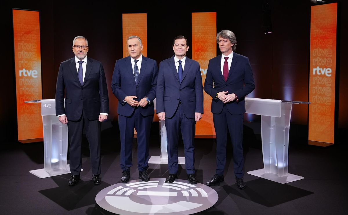 VÍDEOS | Martínez pide hablar de CyL, Mañueco le sitúa con quien paga a separatistas y Pollán les equipara en pactos