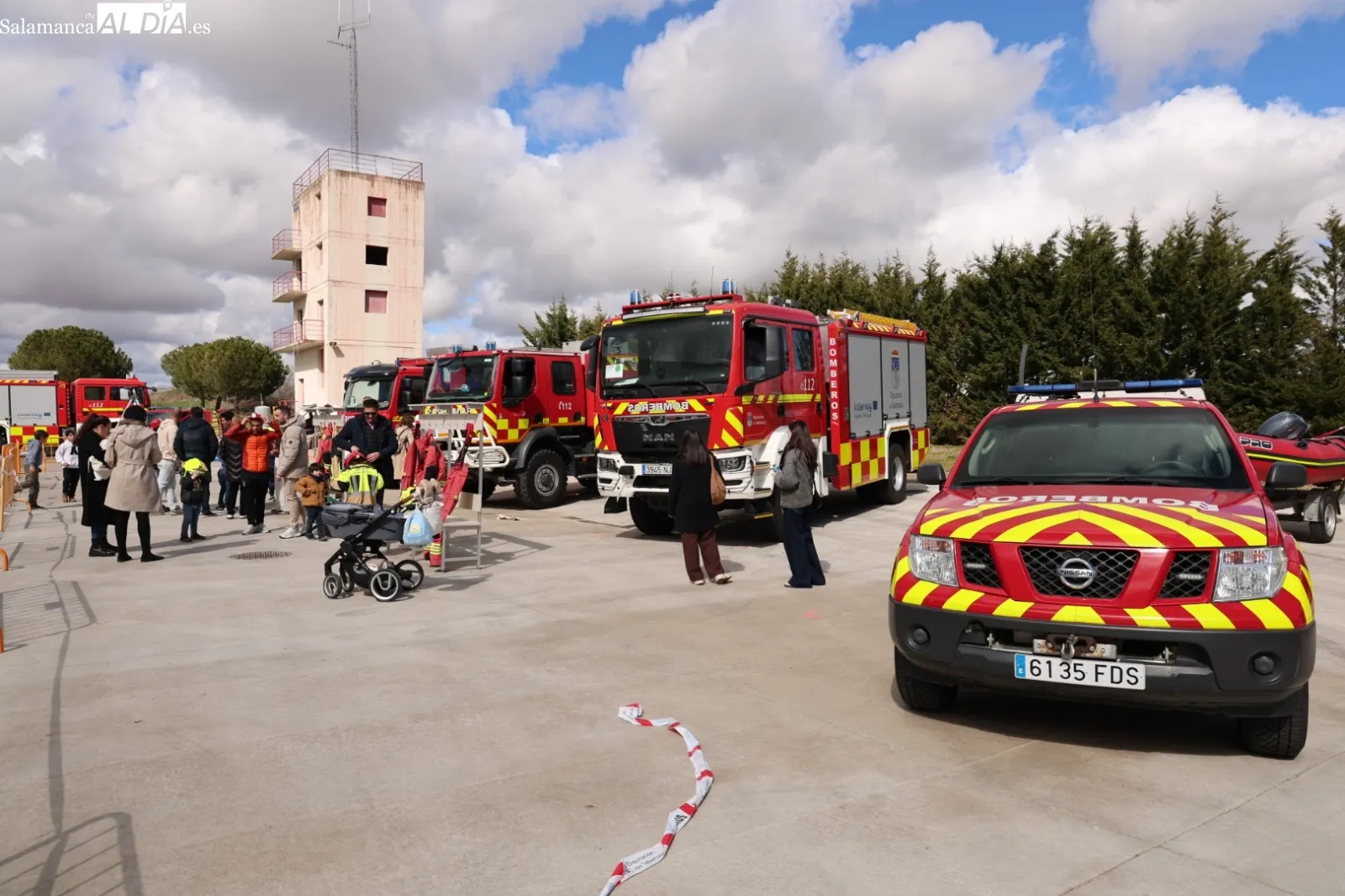 Puertas abiertas de los Bomberos de la Diputación en Villares | FOTOS: David Sañudo