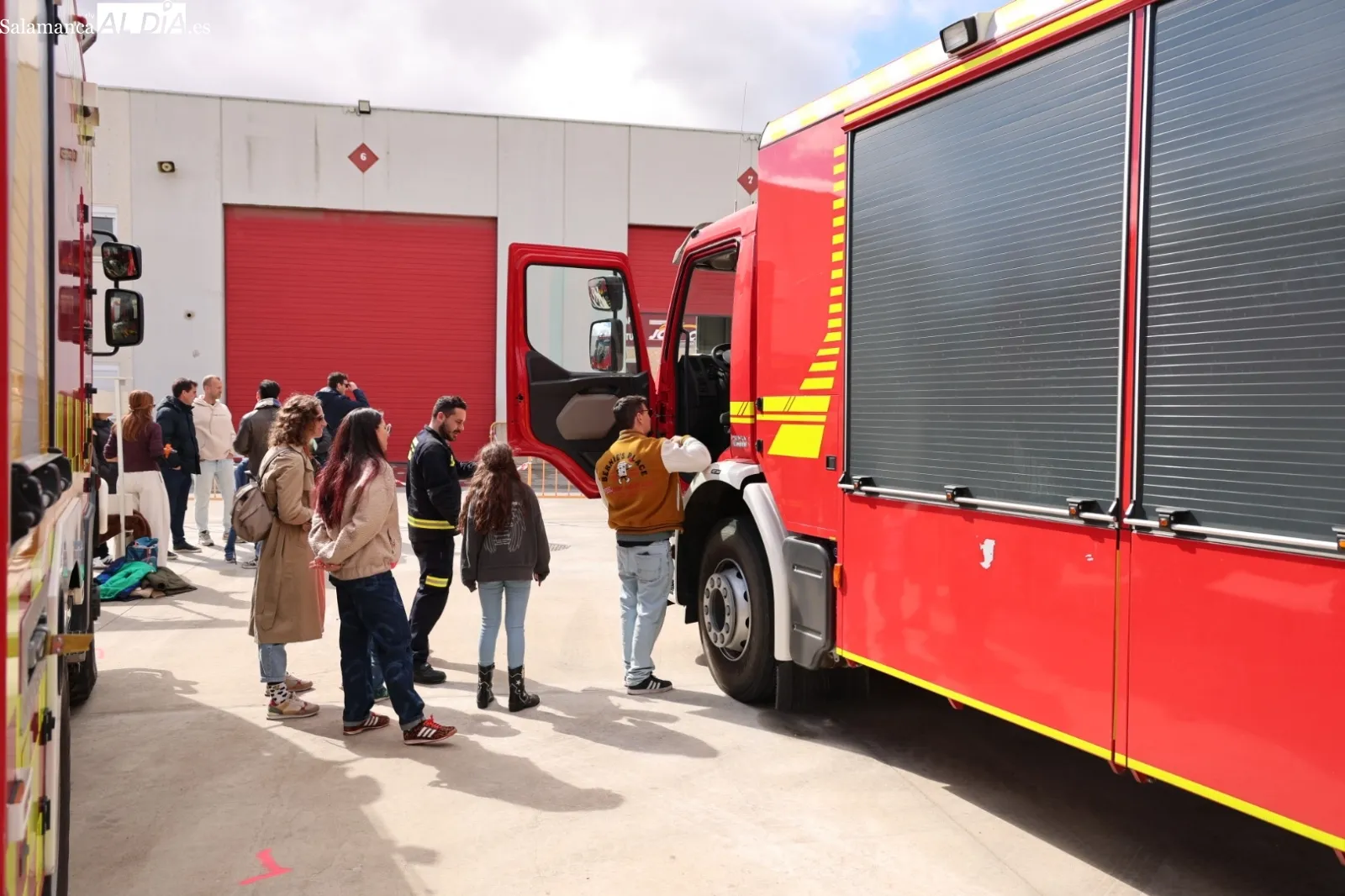 Puertas abiertas de los Bomberos de la Diputación en Villares | FOTOS: David Sañudo