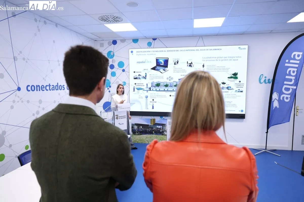 Presentación de la nueva tecnología que permite que Salamanca reduzca su consumo de agua en 13.754 millones de litros en cinco años. Foto de David Sañudo