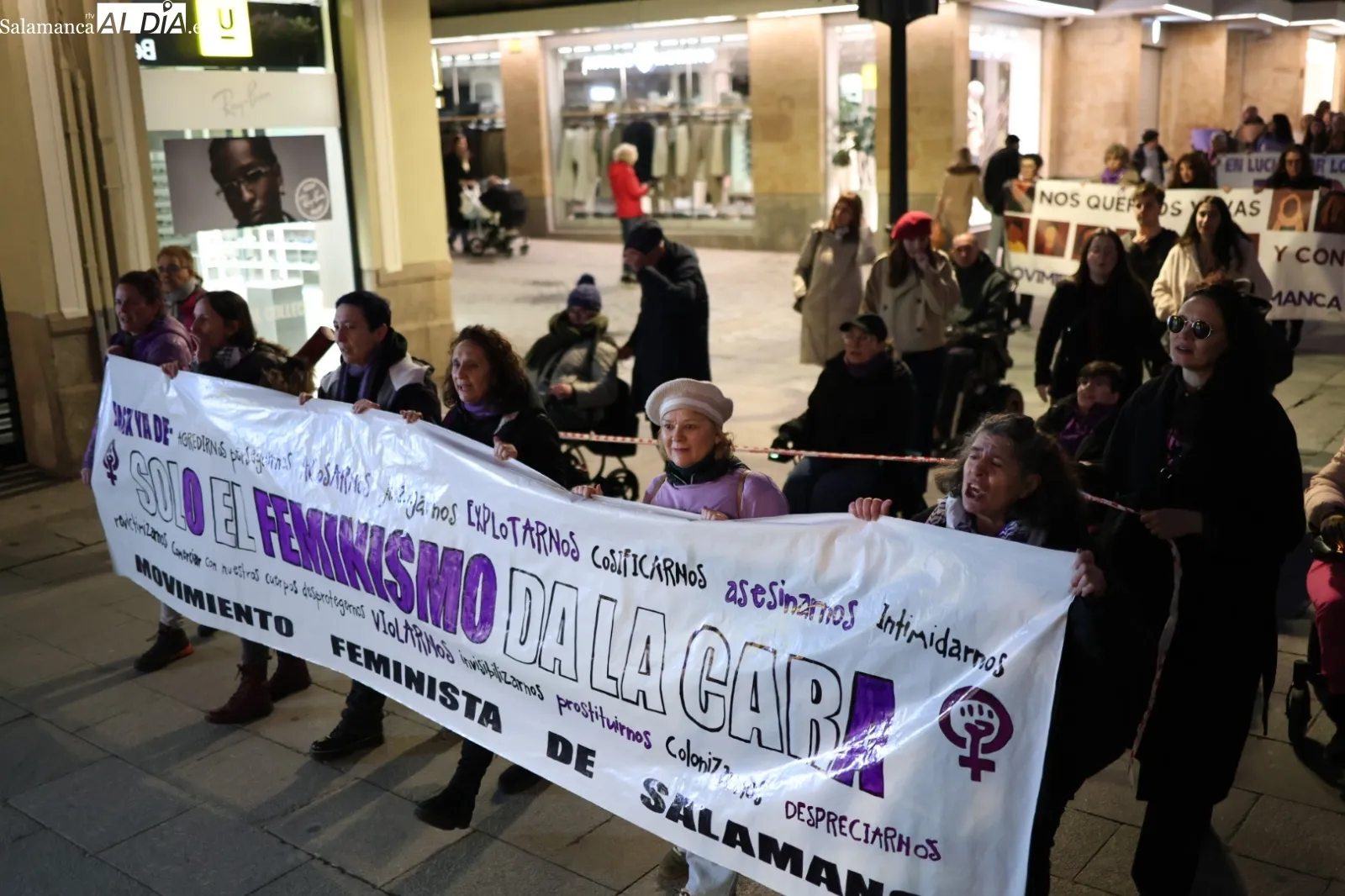 Una multitudinaria manifestación clama en Salamanca contra la violencia machista en el 8M | Fotos: David Sañudo