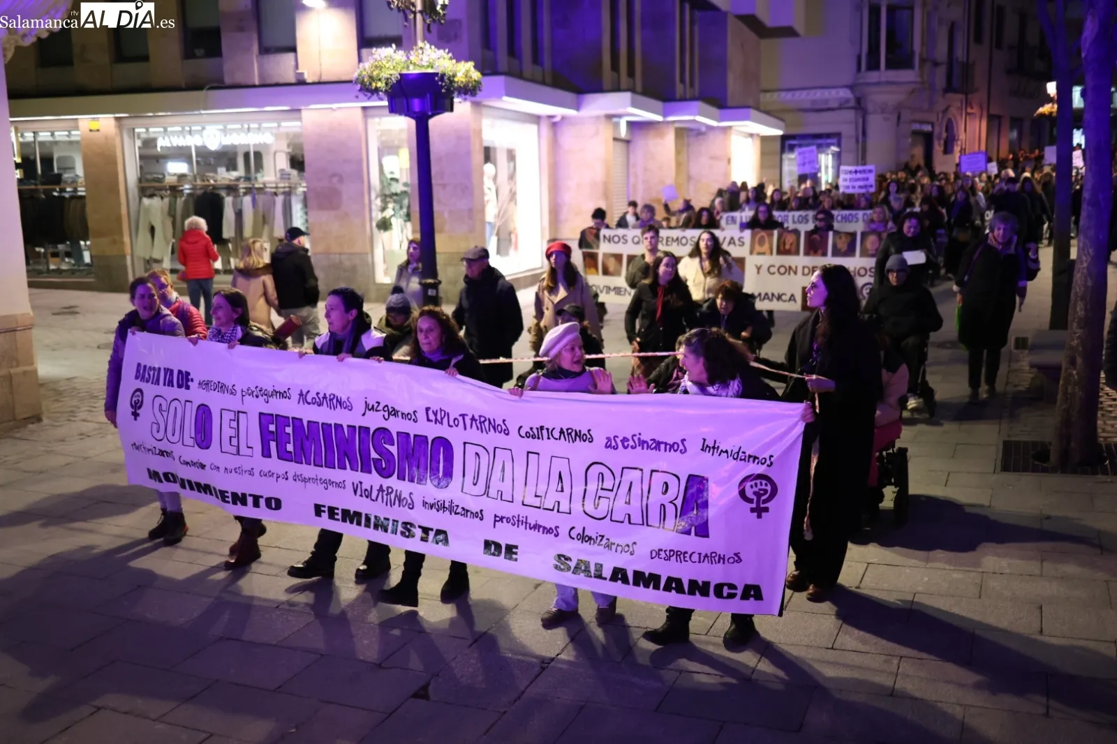 Una multitudinaria manifestación clama en Salamanca contra la violencia machista en el 8M | Fotos: David Sañudo