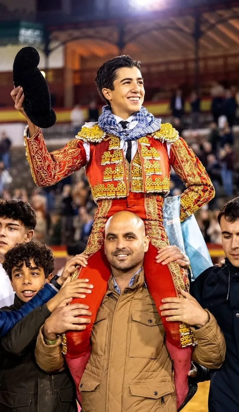 Foto 2 - Puerta grande para Marco P&eacute;rez en Castell&oacute;n con un interesante encierro de Montalvo
