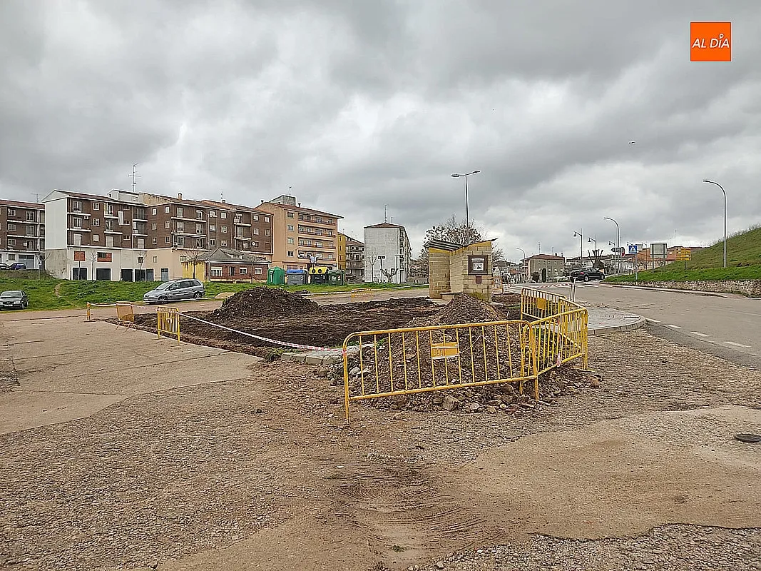 Jardines o aparcamientos, cuestión de debate entre vecinos y conductores