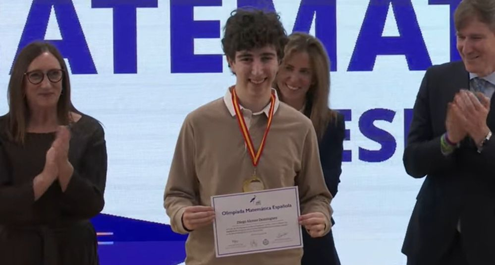 Diego Alonso gana el oro en la Olimpiada Matemática Española