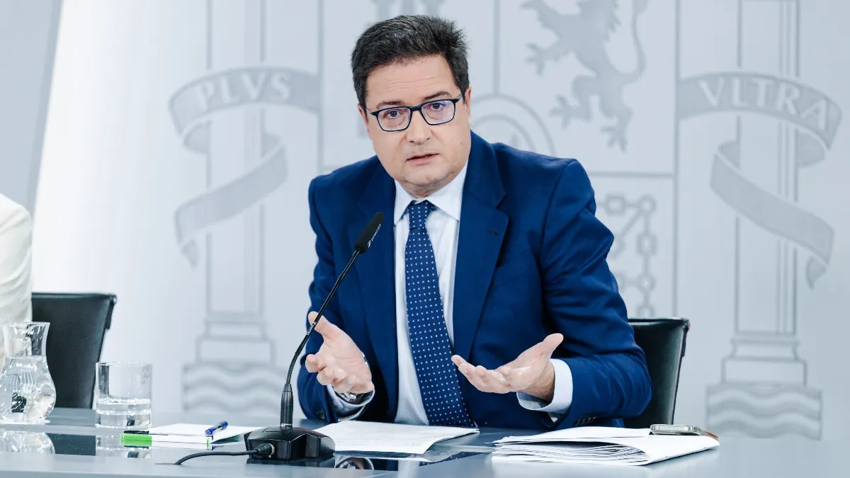 Jornada de 35 horas para funcionarios del Estado en abril