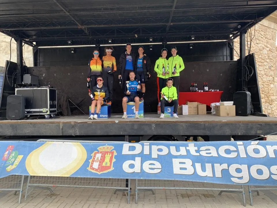 Foto 5 - La Escuela de Triatl&oacute;n Salmantina se proclama campeona regional de Duatl&oacute;n en Relevos Mixtos