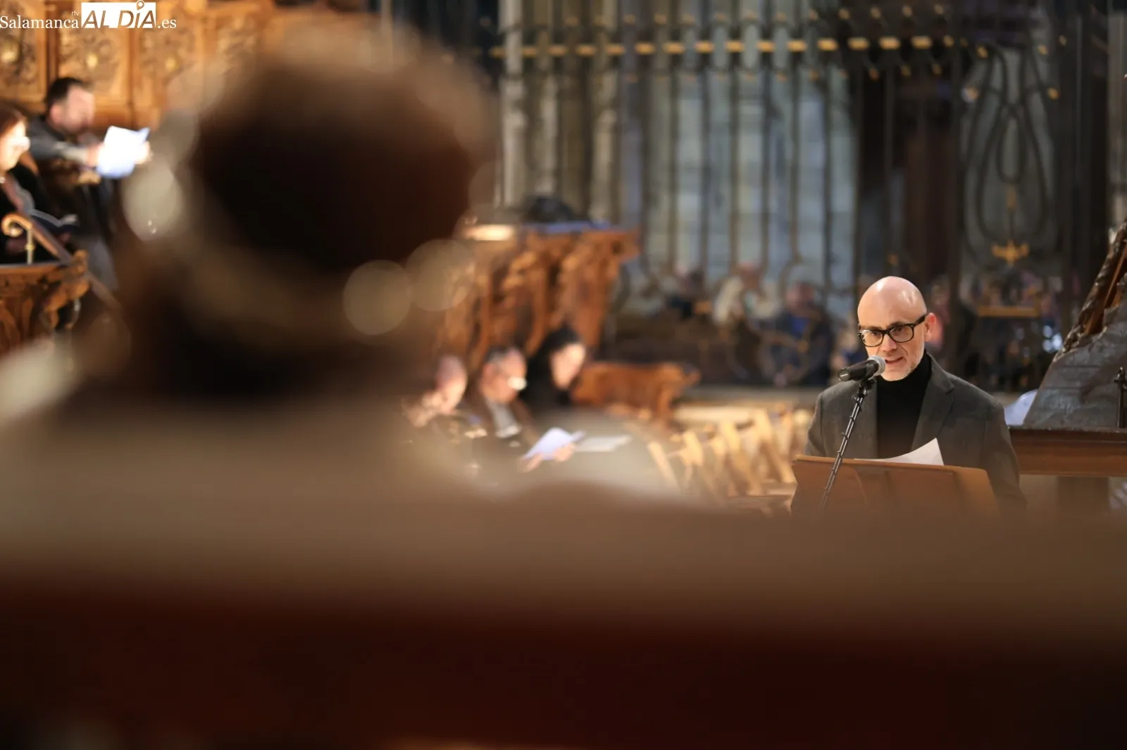 Pablo Luque Pinilla recita sus versos ante el Cristo de la Agonía Redentora | Fotos: David Sañudo