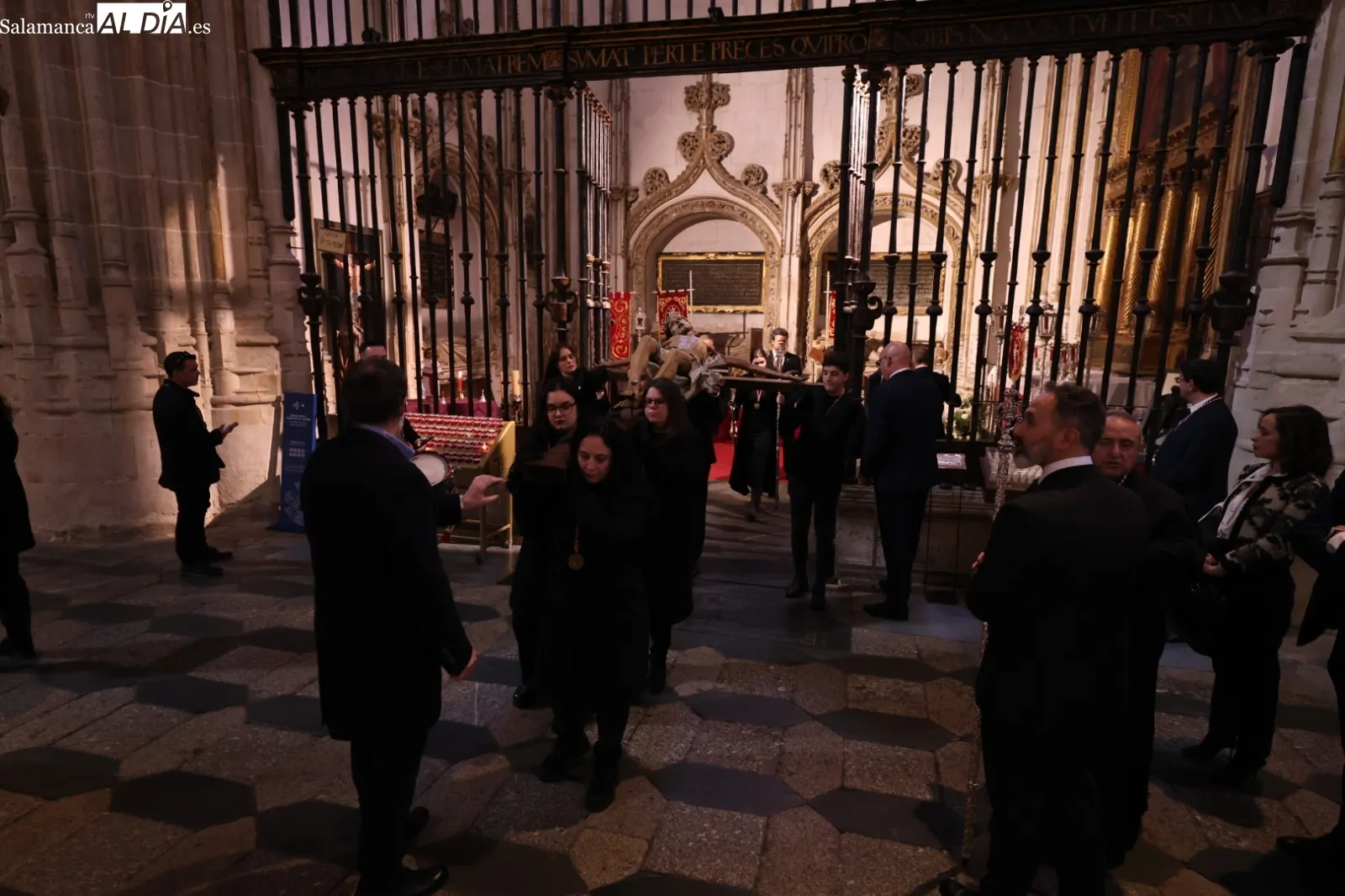 Pablo Luque Pinilla recita sus versos ante el Cristo de la Agonía Redentora | Fotos: David Sañudo