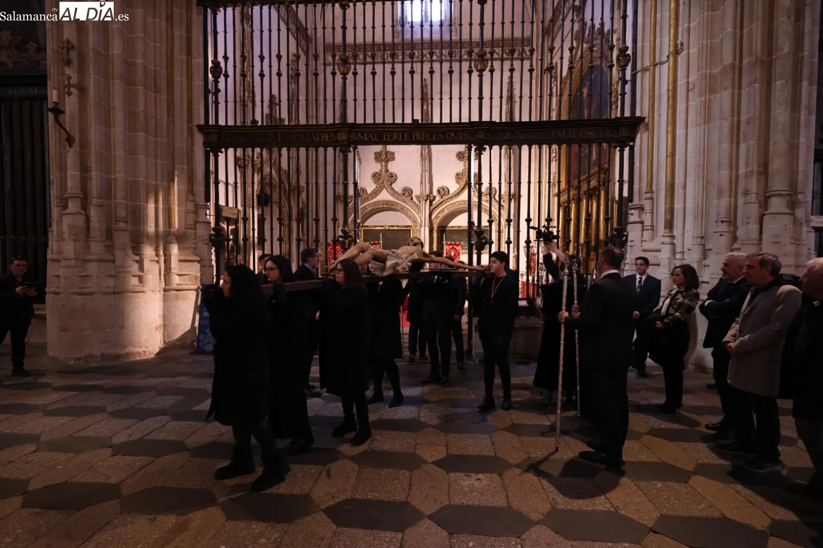 Pablo Luque Pinilla recita sus versos ante el Cristo de la Agonía Redentora | Fotos: David Sañudo