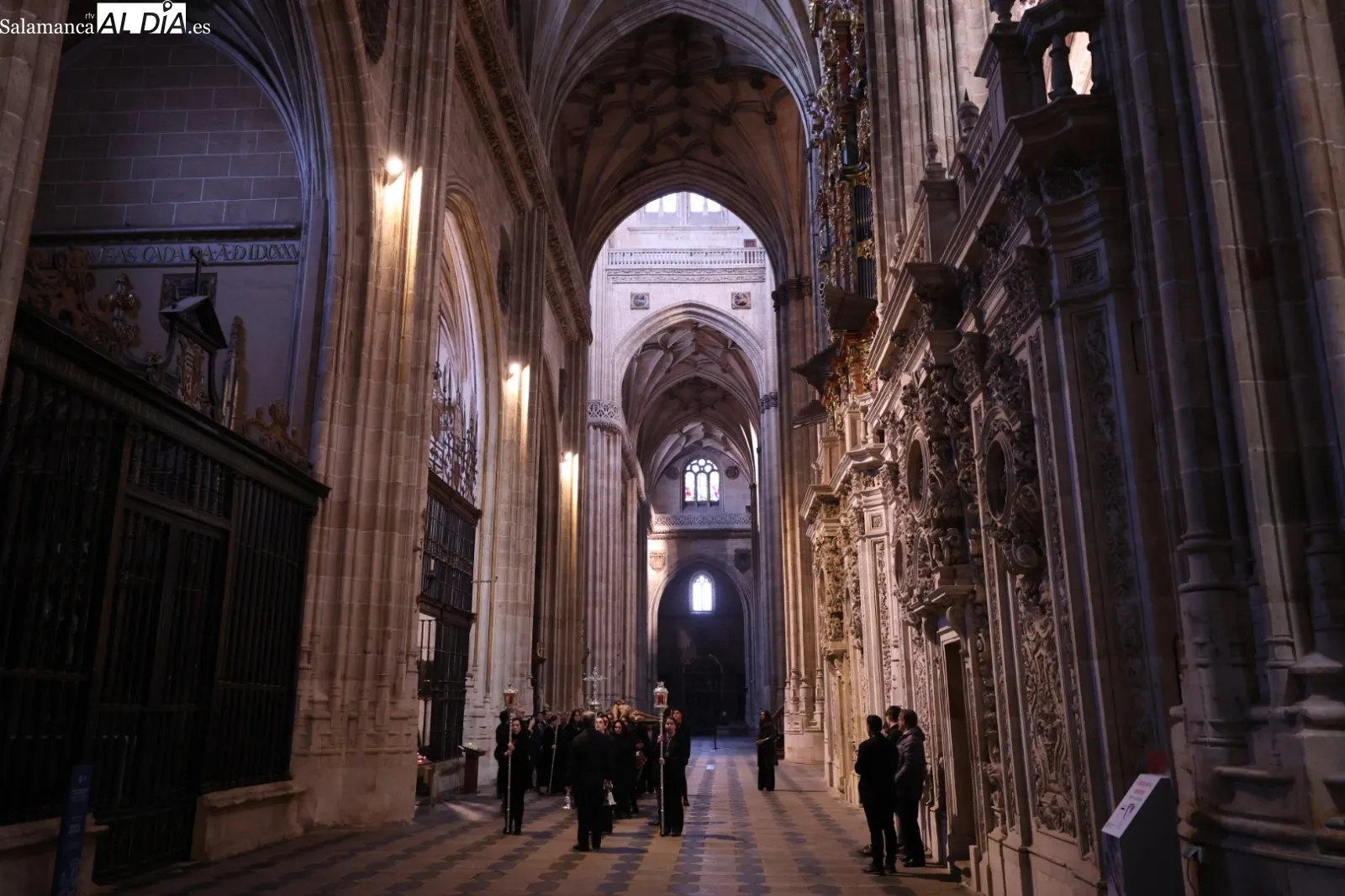 Pablo Luque Pinilla recita sus versos ante el Cristo de la Agonía Redentora | Fotos: David Sañudo