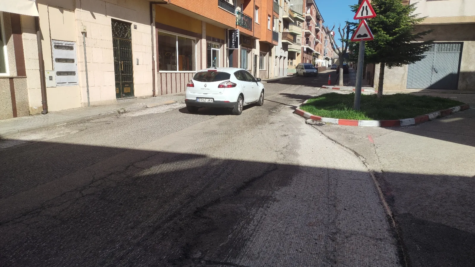 Foto 10 - El asfalto a medias: problemas t&eacute;cnicos detienen temporalmente la renovaci&oacute;n del pavimento urbano