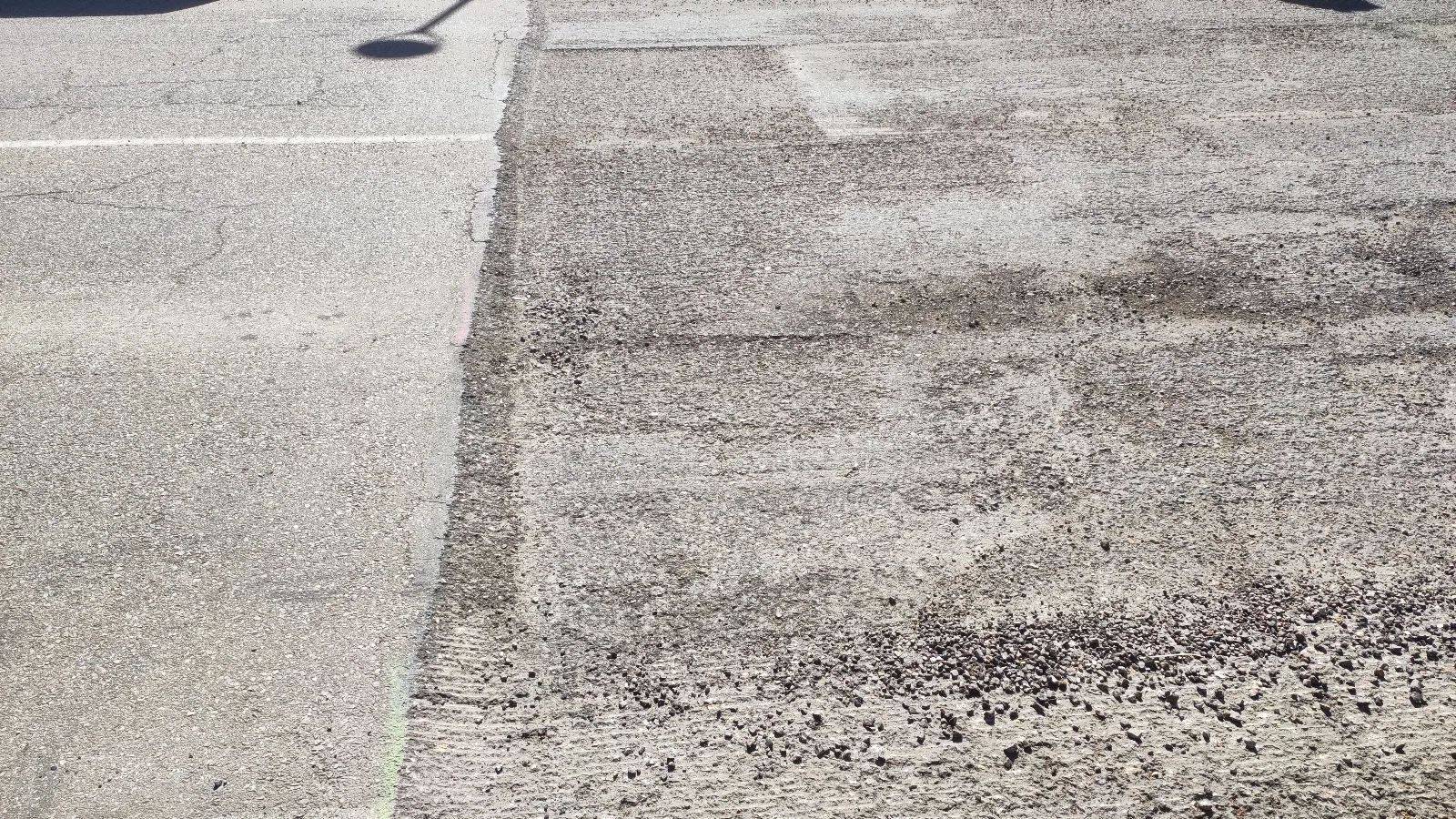 Foto 3 - El asfalto a medias: problemas t&eacute;cnicos detienen temporalmente la renovaci&oacute;n del pavimento urbano